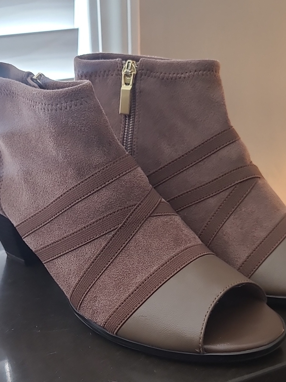 Trotters Women’s Brown Suede Ankle Bootie Open Toe Zip Wedge 7.5M